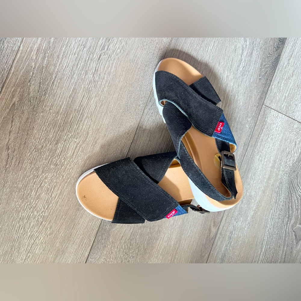Levi’s sandals